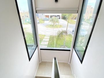 Casa en venta con exclusivo diseño! Increíble parque y piscina. - El Cantón