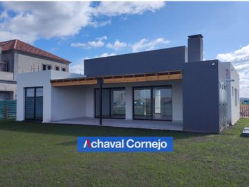 VENTA casa en el barrio Riberas, Puertos (3 dormitorios, dependencia, galeria, jardin)