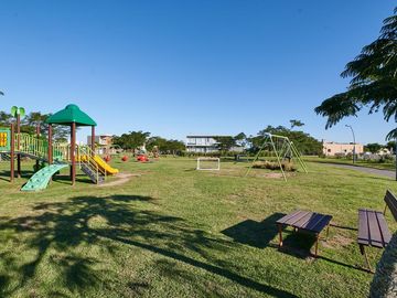 VENTA casa en el barrio Riberas, Puertos (3 dormitorios, dependencia, galeria, jardin)