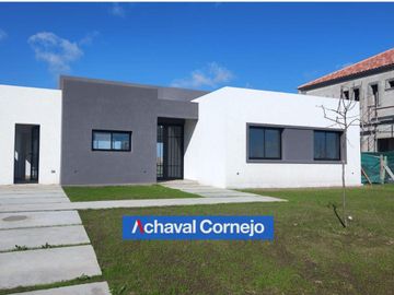 VENTA casa en el barrio Riberas, Puertos (3 dormitorios, dependencia, galeria, jardin)