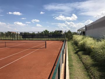 VENTA casa en el barrio Riberas, Puertos (3 dormitorios, dependencia, galeria, jardin)