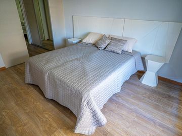 Venta Departamento dos dormitorios cochera y baulera Centro Rosario