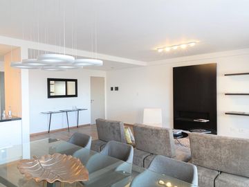 Venta Departamento dos dormitorios cochera y baulera Centro Rosario