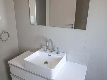 Venta Departamento dos dormitorios cochera y baulera Centro Rosario