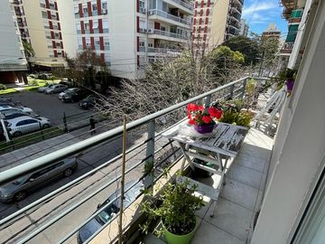 Departamento en venta de 2 ambientes con balcón al frente
