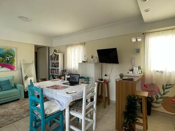 Departamento en venta de 2 ambientes con balcón al frente