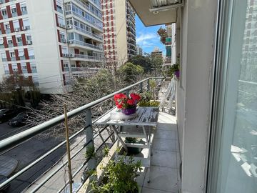 Departamento en venta de 2 ambientes con balcón al frente