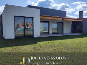 Casa en  Venta 5 Ambientes Puertos del lago Barrio Riberas-Escobar-Maschwitz