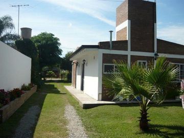 Casa venta - 3 dormitorios 1 baño - 136  mts2 - Etcheverry