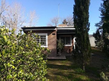 Casa venta - 3 dormitorios 1 baño - 136  mts2 - Etcheverry