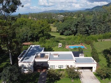 Lindisima Casa en Club Privado  Finca La Montaña
