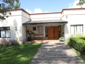 Lindisima Casa en Club Privado  Finca La Montaña