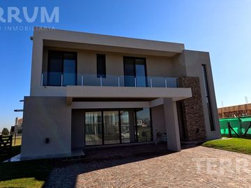 CASA VENTA CANNING BARRIO TERRALAGOS