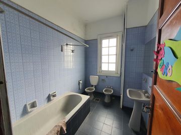 Casa sobre doble lote en Banfield Oeste