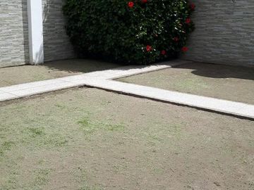Casa tres ambientes con patio y quincho a la venta en Wilde
