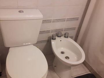 Casa tres ambientes con patio y quincho a la venta en Wilde