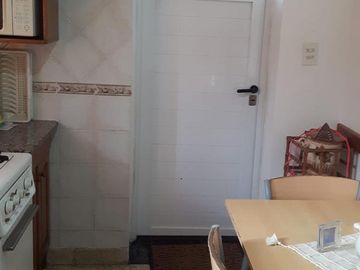 Casa tres ambientes con patio y quincho a la venta en Wilde