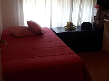 Casa tres ambientes con patio y quincho a la venta en Wilde