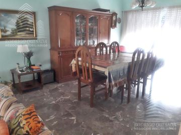 Hermoso chalet en dos plantas!Cochera para 3 vehiculos!Con piscina ,en Ramos Mejia (Zona Oeste)