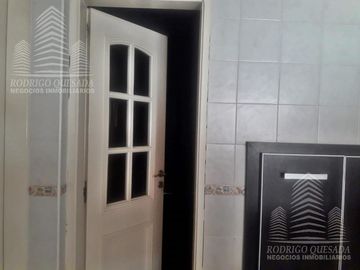 Hermoso chalet en dos plantas!Cochera para 3 vehiculos!Con piscina ,en Ramos Mejia (Zona Oeste)