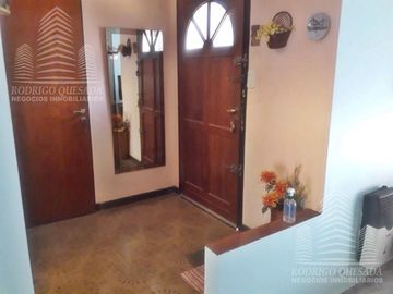 Hermoso chalet en dos plantas!Cochera para 3 vehiculos!Con piscina ,en Ramos Mejia (Zona Oeste)