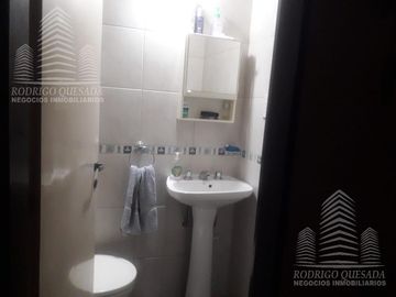 Hermoso chalet en dos plantas!Cochera para 3 vehiculos!Con piscina ,en Ramos Mejia (Zona Oeste)