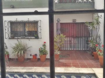 Hermoso chalet en dos plantas!Cochera para 3 vehiculos!Con piscina ,en Ramos Mejia (Zona Oeste)