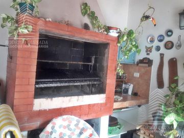 Hermoso chalet en dos plantas!Cochera para 3 vehiculos!Con piscina ,en Ramos Mejia (Zona Oeste)