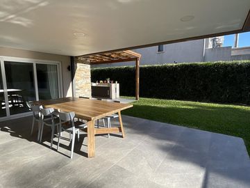 Casa en venta 4 amb en barrio cerrado Altos del Sol