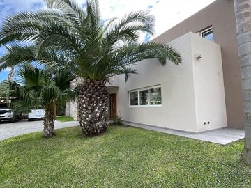 Casa en venta 4 amb en barrio cerrado Altos del Sol