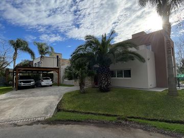 Casa en venta 4 amb en barrio cerrado Altos del Sol