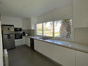 Casa en venta 4 amb en barrio cerrado Altos del Sol