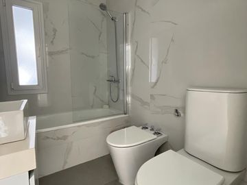 Casa en venta 4 amb en barrio cerrado Altos del Sol