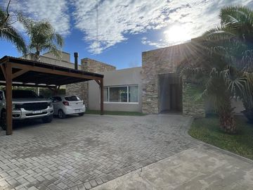 Casa en venta 4 amb en barrio cerrado Altos del Sol