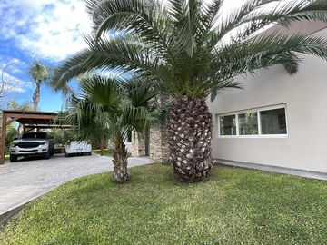Casa en venta 4 amb en barrio cerrado Altos del Sol