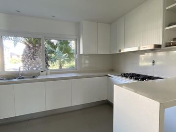 Casa en venta 4 amb en barrio cerrado Altos del Sol