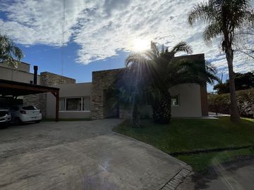 Casa en venta 4 amb en barrio cerrado Altos del Sol
