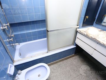 Venta Departamento 3 Ambientes con Balcón Terraza y Espacio Guardacoche en Recoleta