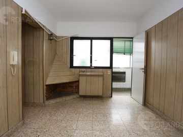 Venta Departamento 3 Ambientes con Balcón Terraza y Espacio Guardacoche en Recoleta