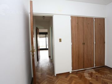 Venta Departamento 3 Ambientes con Balcón Terraza y Espacio Guardacoche en Recoleta