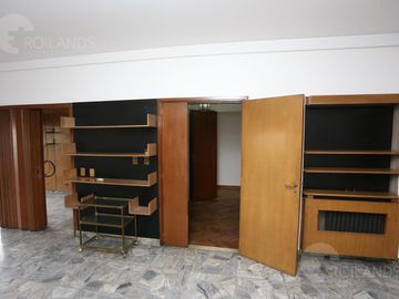 Venta Departamento 3 Ambientes con Balcón Terraza y Espacio Guardacoche en Recoleta