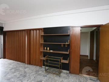 Venta Departamento 3 Ambientes con Balcón Terraza y Espacio Guardacoche en Recoleta