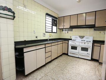 Venta Departamento 3 Ambientes con Balcón Terraza y Espacio Guardacoche en Recoleta