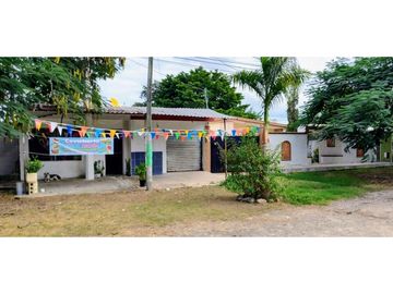 Venta casa quinta con locales Kanasin Mérida Yucatán