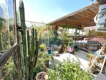 Acogedora y segura casa en pasaje La Reina
