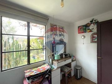 Acogedora y segura casa en pasaje La Reina