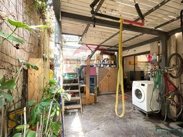 Acogedora y segura casa en pasaje La Reina