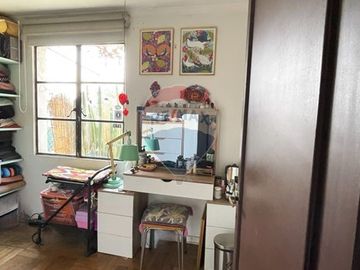 Acogedora y segura casa en pasaje La Reina