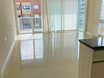 Departamento semi piso de 3 ambientes con cochera - Playa Grande