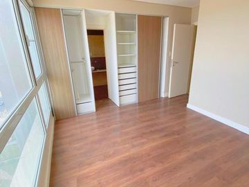 Departamento semi piso de 3 ambientes con cochera - Playa Grande